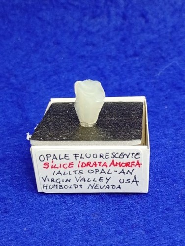 Minerale opale fluorescente - , "opale