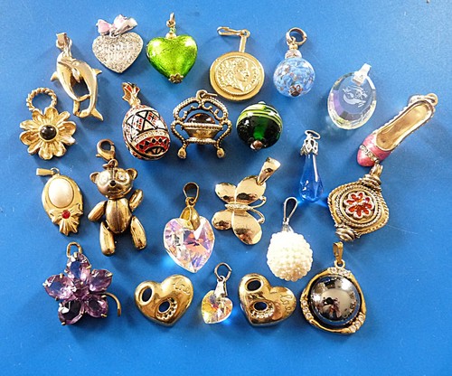 Lot bijoux pendentifs - bijoux,