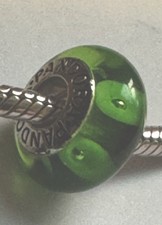 Charm Pandora Moments in vetro di Murano verde con nucleo in argento sterling autentico