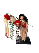 Vintage Bambola Giapponese in Kimono Ichimatsu Ningyo su Piedistallo