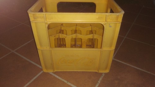 Cassa plastica giallo coca - in,
