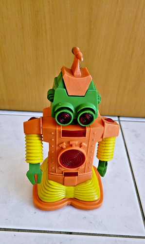 Robot magnor vintage con casco - robot,
