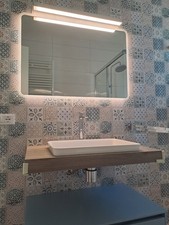 Mobile bagno completo: specchio, lavandino con supporto, cassetto. No rubinetto