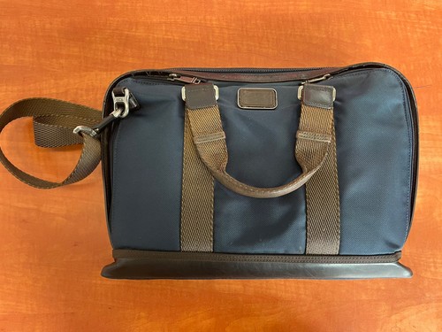 Tumi alpha bravo academy - tumi, top