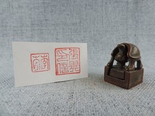 Un set di vecchi sigilli in