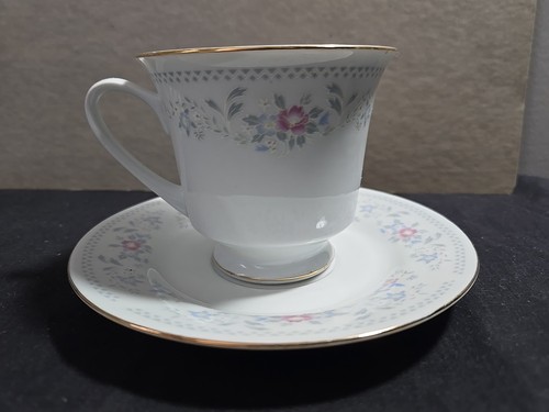 Tazza piattino bianco con - tazza,
