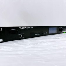 Registratore audio stereo a stato solido TASCAM SS-R05 nero funzionamento con...