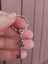 Portachiavi uomo donna ciondolo portafortuna chiave in argento rodiato NUOVO