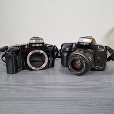 2 fotocamere reflex pellicola 35 mm Minolta Dynax 5000i & 300si con obiettivo Minolta 35-70 AF