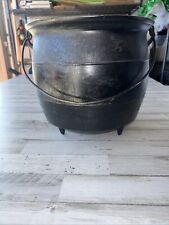 #8 F Cast Iron 3 Leg Bean Pot