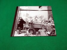 VESPA piaggio foto vetrina natalizia vecchio concessionario anni 50/60 - leggi