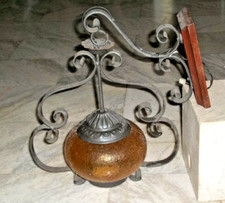 Grande antica applique in ferro battuto legno cristallo ambrato stile classico