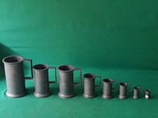 SET 8 BOCCALI PELTRO PESI E MISURE DECRESCENTI DA 1 LITRO A 1 CL PUNZONATI. CZ9