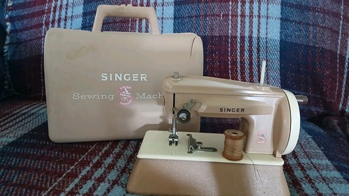Vintage 1960s singer - 1960s,