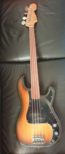 Vendo fender bass precision - vendo,