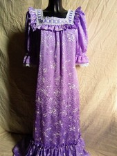 ABITO PRATERIA DI COLORE VIOLA CON INSERTI IN PIZZO ORIGINALE ANNI '70 - tg M/L