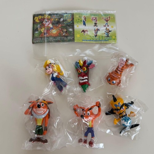 Crash bandicoot figurine - crash,