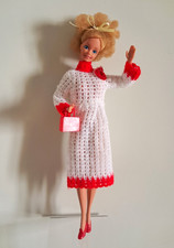 Abito in maglia con accessori