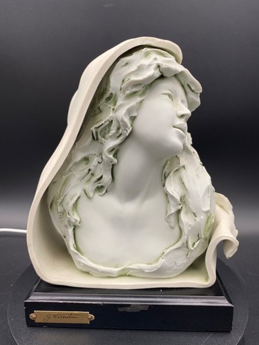 Scultura porcellana - in,