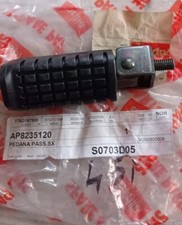 Aprilia Pedane poggiapiedi passeggero SX Scarabeo street 50 Cod.AP8235120
