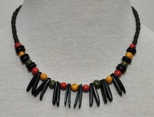 Collana etnica Africana sfere colorate rosso verde giallo parti in legno nere
