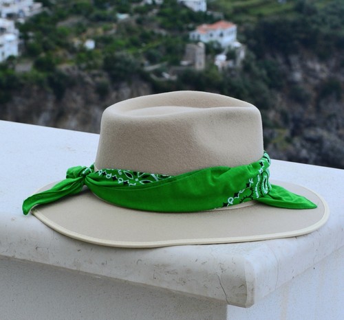 Cappello fedora beige con