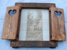 Finestra in legno con scuri