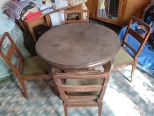Tavolo tondo con 4 sedie