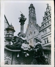 Kids Old Fountain 17Th Century