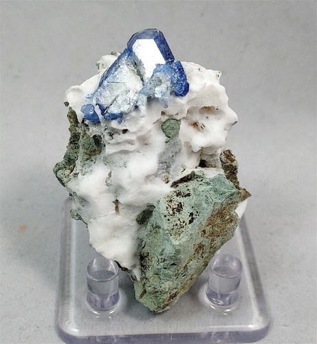 Benitoite natrolite - benitoite, su