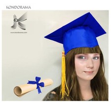 Cappello laurea con pergamena