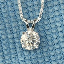 Ciondolo solitario diamante