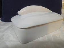 Pretty porcelain Trinket box