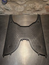 PLASTICA CARENA PEDANA POGGIAPIEDI APRILIA SCARABEO 50 2T 2008-2017