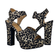 Jessica Simpson taglia 6 tacco