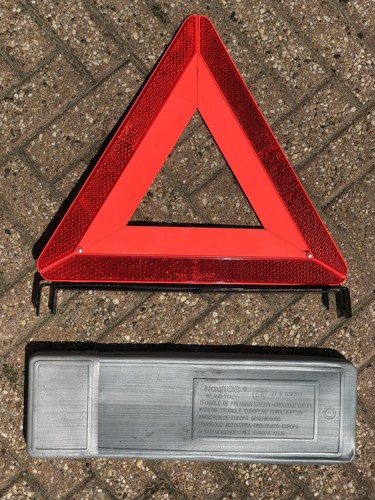 Triangolo emergenza auto moto
