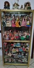 Lotto di centinaia di bambole da collezione provenienti da tutto il mondo dal 75