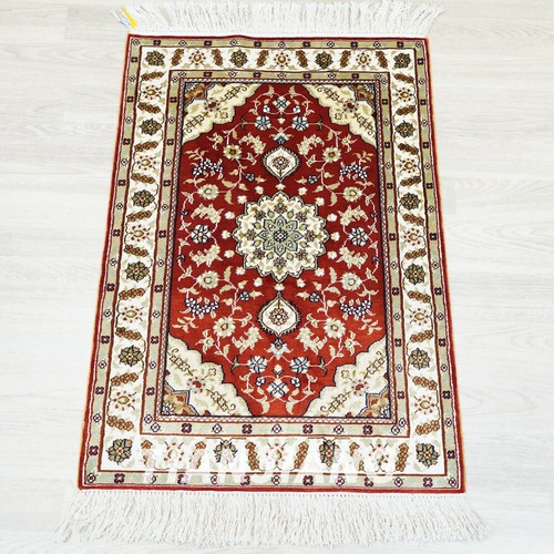 Handknotted silk carpet - 2'x3',