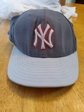 Cappellino aderente epoca