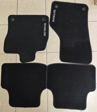 SET COMPLETO DI TAPPETINI