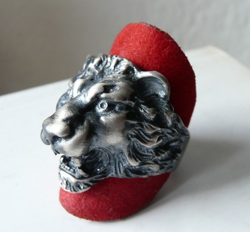 Anello con testa - con,