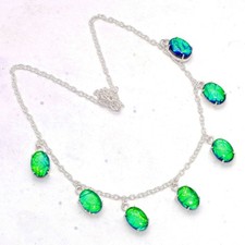 Collana con gioielli fatti a