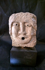 Antica scultura scolpita in