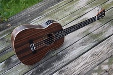 Ukulele EBANO soprano in legno, concerto, tenore o baritono con equalizzatore (marca canadese)