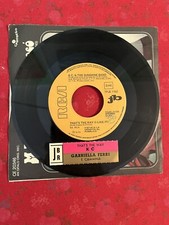 Disco Juke Box a) KC and the Sunshine Band, b) G. FERRI E cammina con Sticker