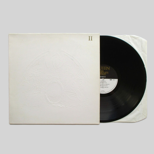 Queen embossed white - queen, ii