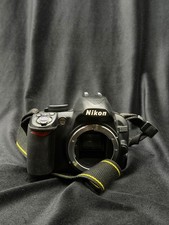 Nikon D3100 DSLR/ 14,2 MP/solo