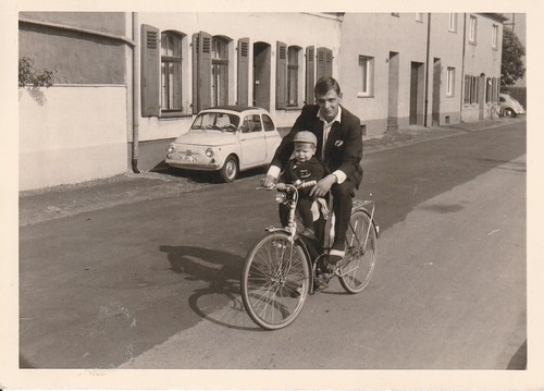Foto uomo con bici - bici, auto