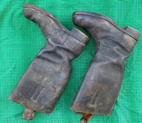 Paio vecchie scarpe ww2 - un,
