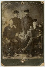 Uomini con fisarmonica foto